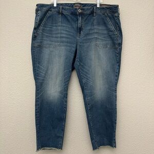 Torrid Crop Boyfriend Vintage Stretch Jeans Mid Rise Raw Hem Denim Size 24 NWT